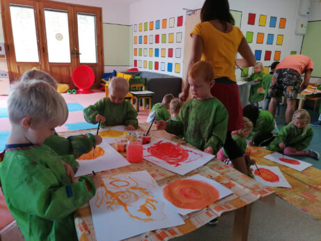 Tvoření dětí v mateřské školce Malý strom