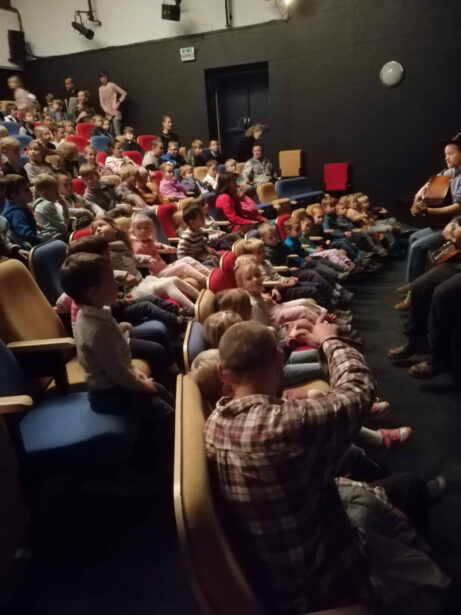 Děti z Malého stromu v divadle Polárka a v Šaškárně